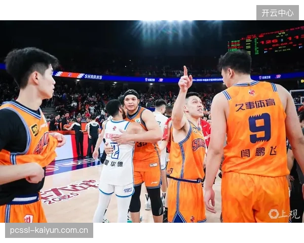 上海久事时隔24年重夺常规赛冠军,23连胜追平队史纪录彰显统治力。 上海久事时隔24年重夺常规赛冠军,23连胜追平队史纪录彰显统治力。